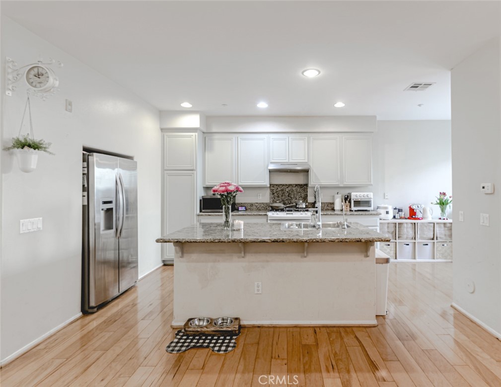 25562 Huxley Property Photo 5