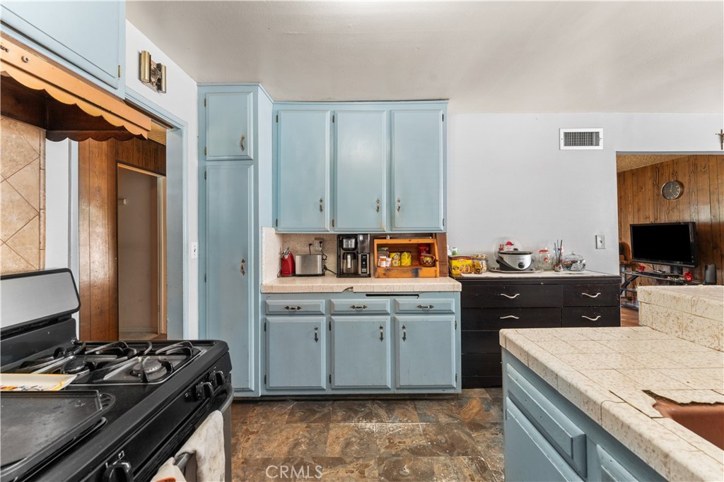 13525 Simshaw Property Photo 10