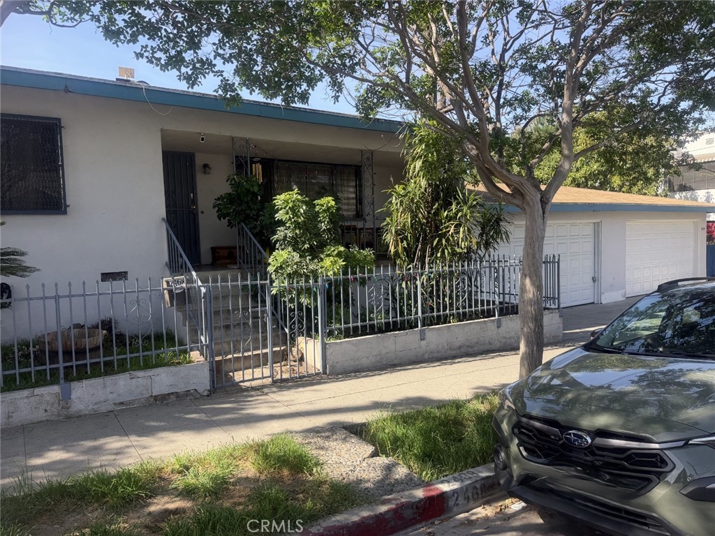 2468 W Avenue 32 Property Photo 1