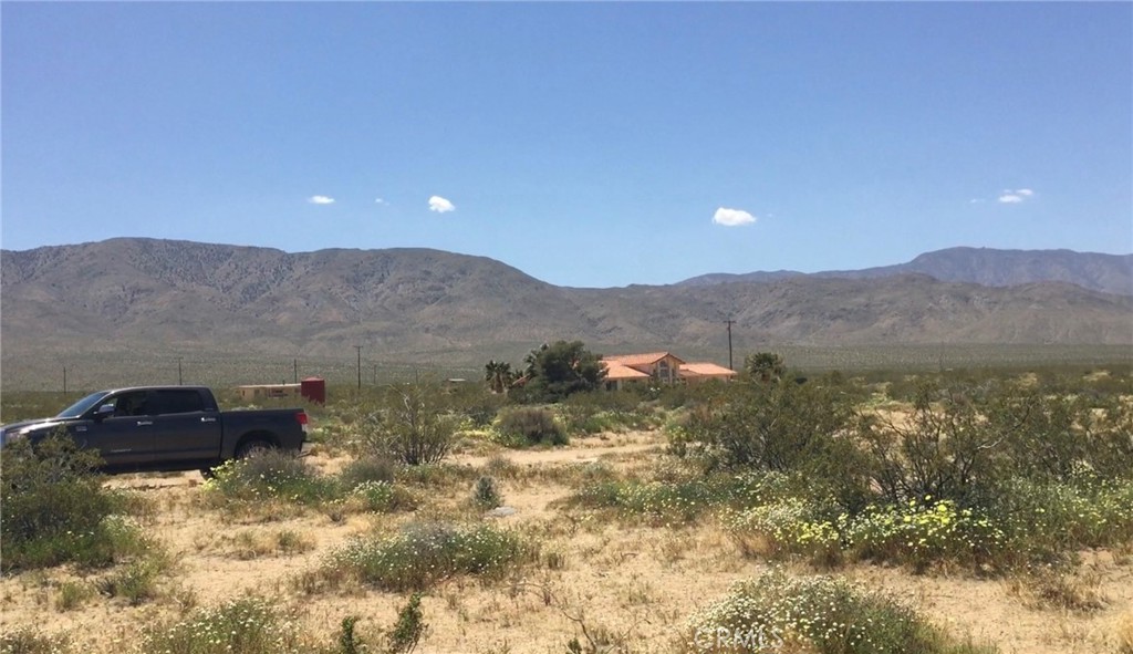 48364 Saddle Rock Way Property Photo 4