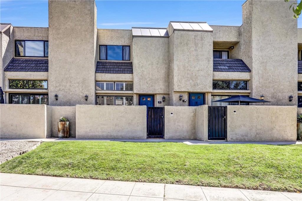 984 W Riverside Drive 9 Property Photo 1