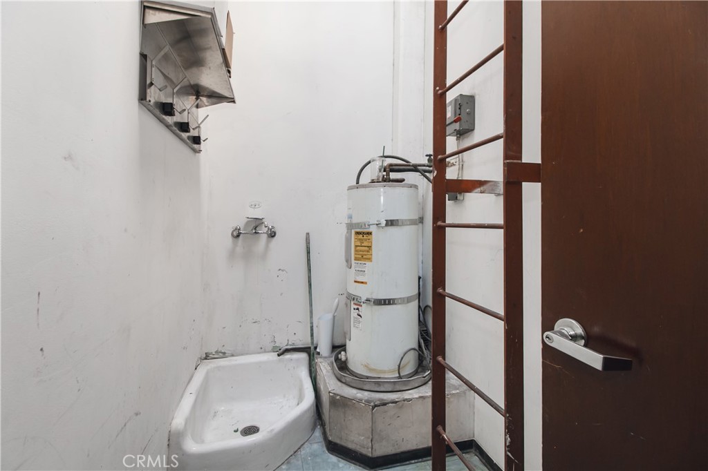 1151 W 5th Property Photo 61