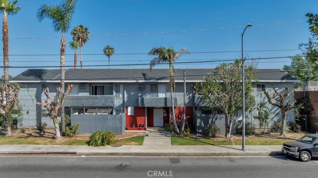 13825 Vanowen St Property Photo 1