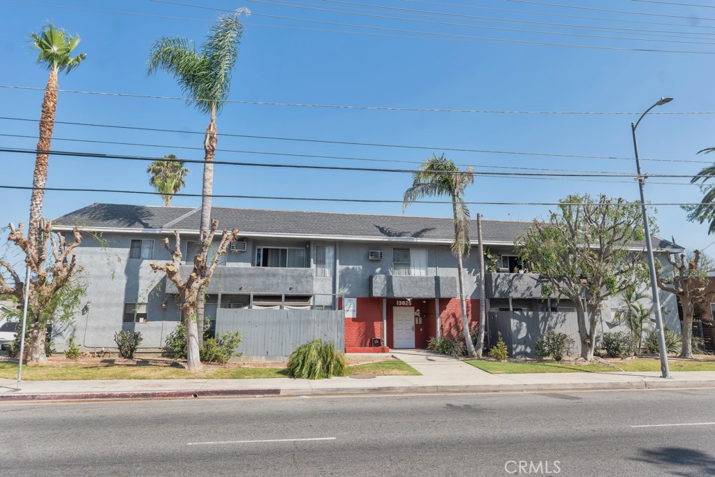 13825 Vanowen St Property Photo 14