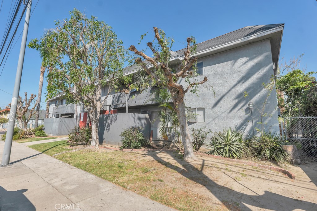 13825 Vanowen St Property Photo 16