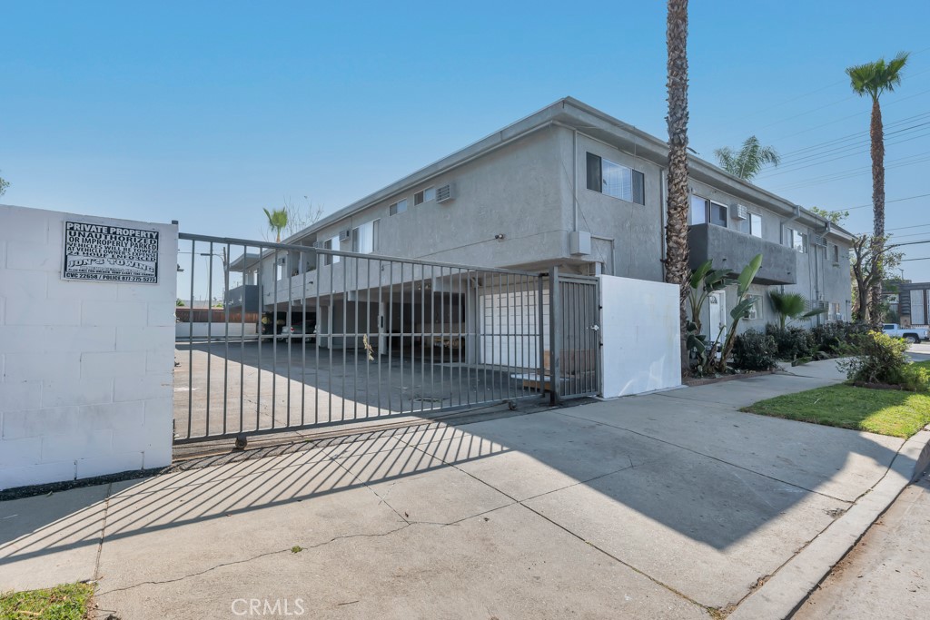 13825 Vanowen St Property Photo 19