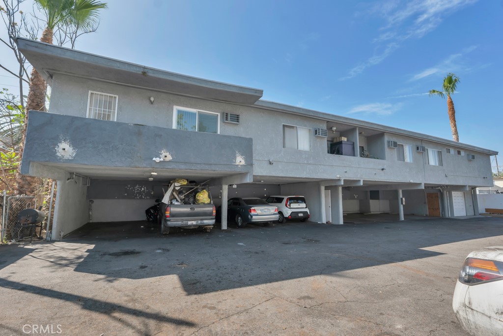 13825 Vanowen St Property Photo 21