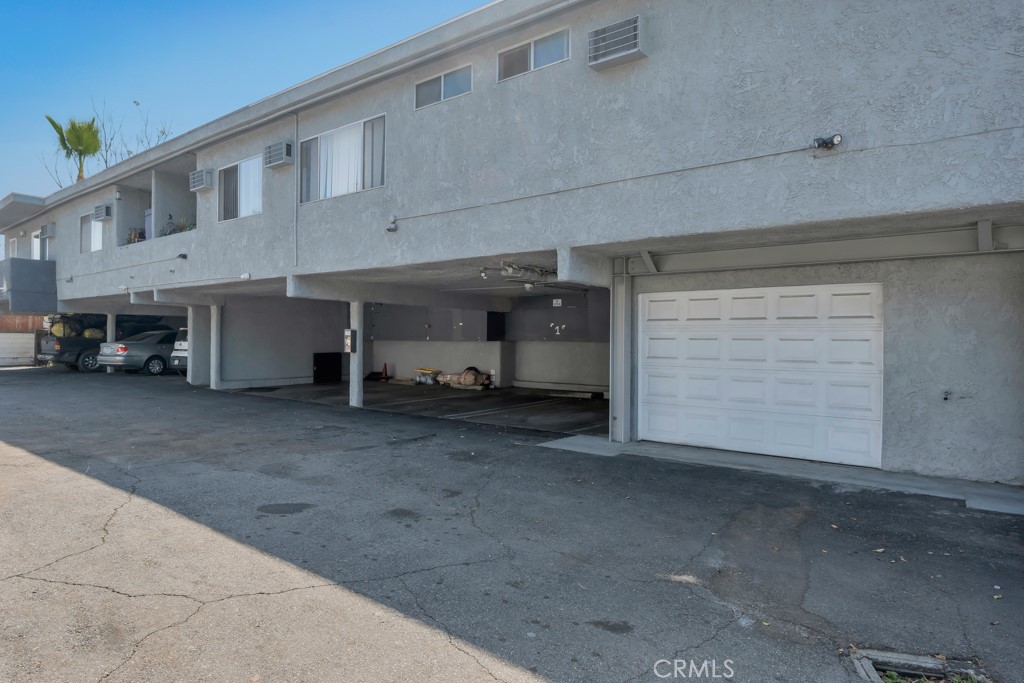 13825 Vanowen St Property Photo 23