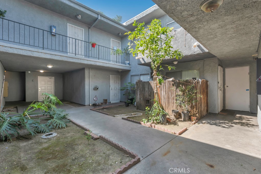 13825 Vanowen St Property Photo 25