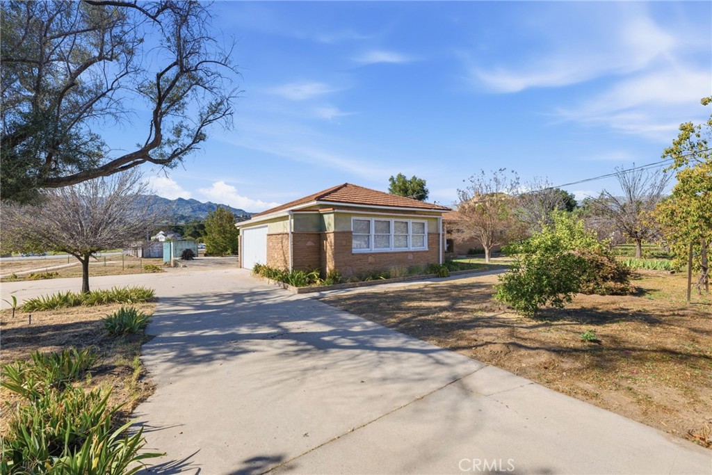 10721 Andora Property Photo 12