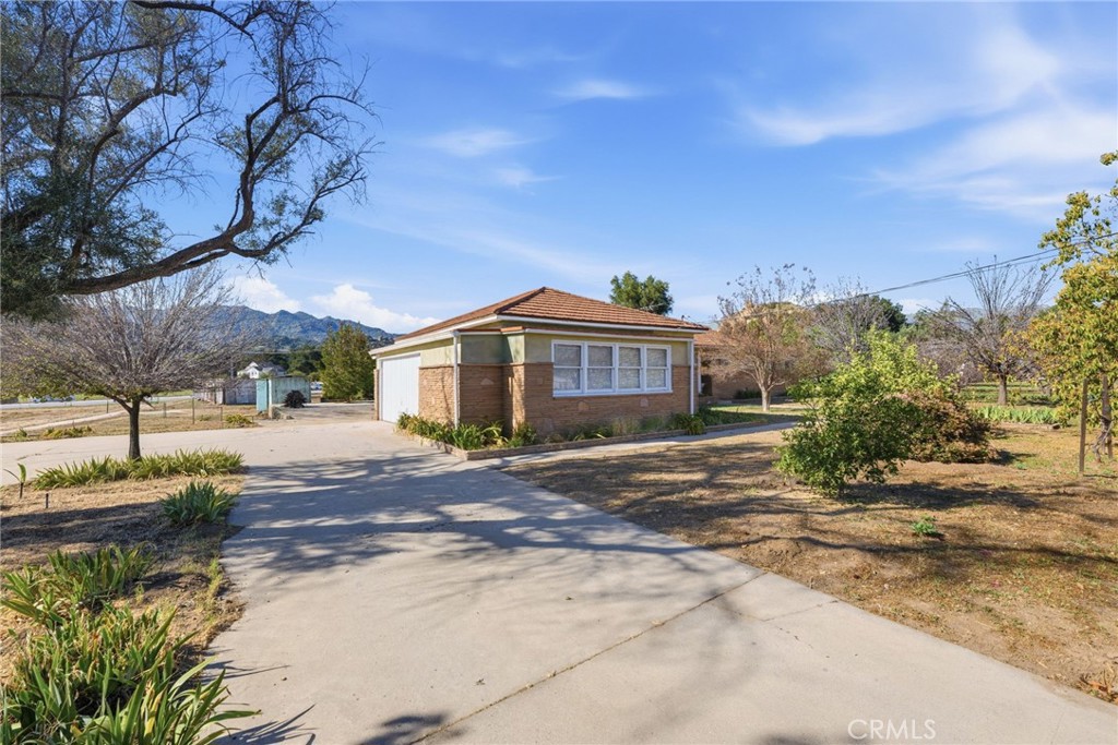 10721 Andora Property Photo 12