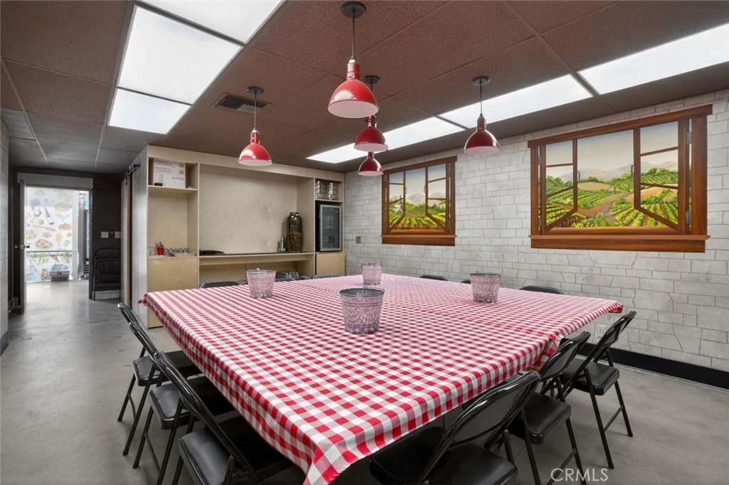 10625 Ellis Avenue Property Photo 10