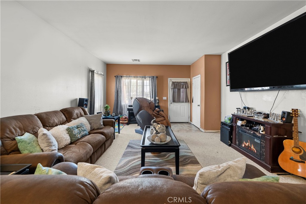 1329 W Ave I Property Photo 4
