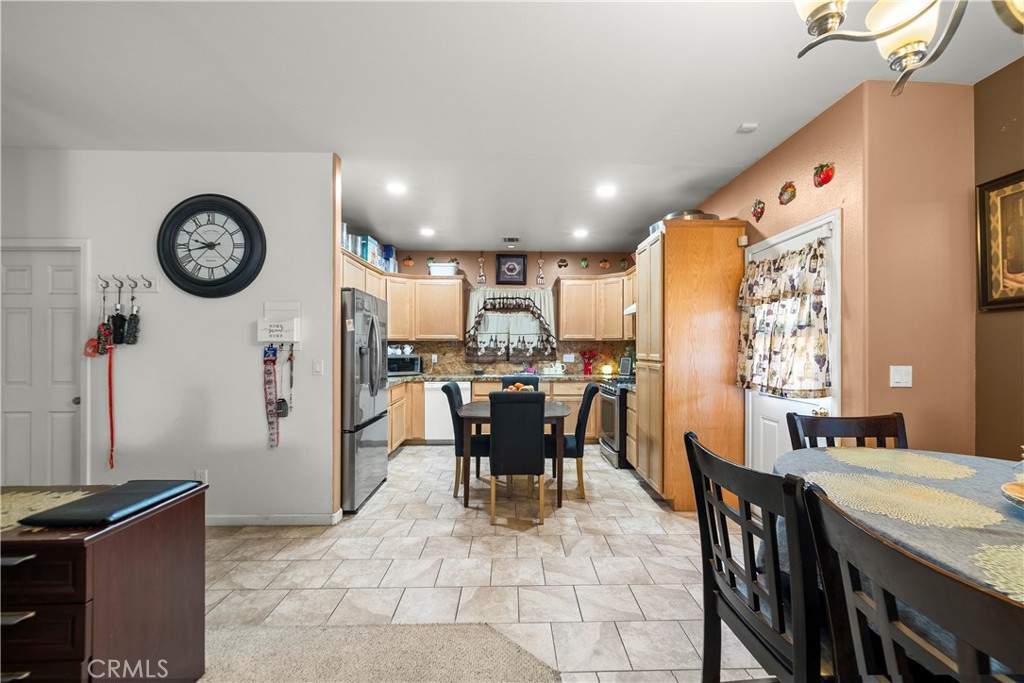 1329 W Ave I Property Photo 9