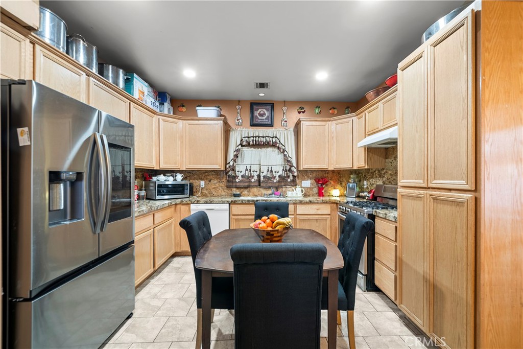 1329 W Ave I Property Photo 10