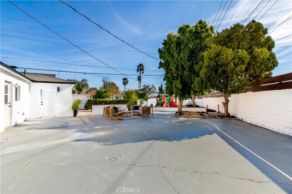 10816 Calvert Property Photo 13