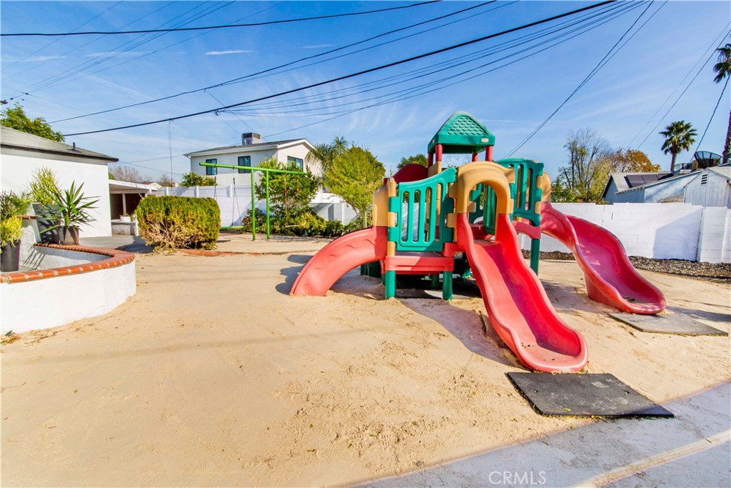 10816 Calvert Property Photo 17