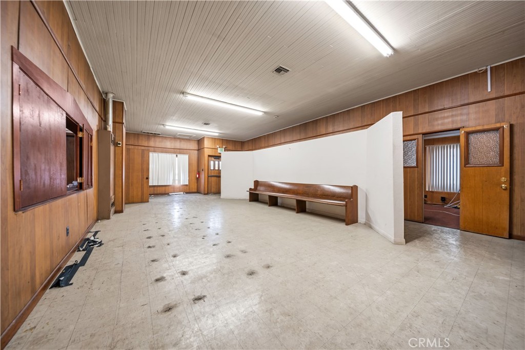 1101 W Florence Avenue Property Photo 18