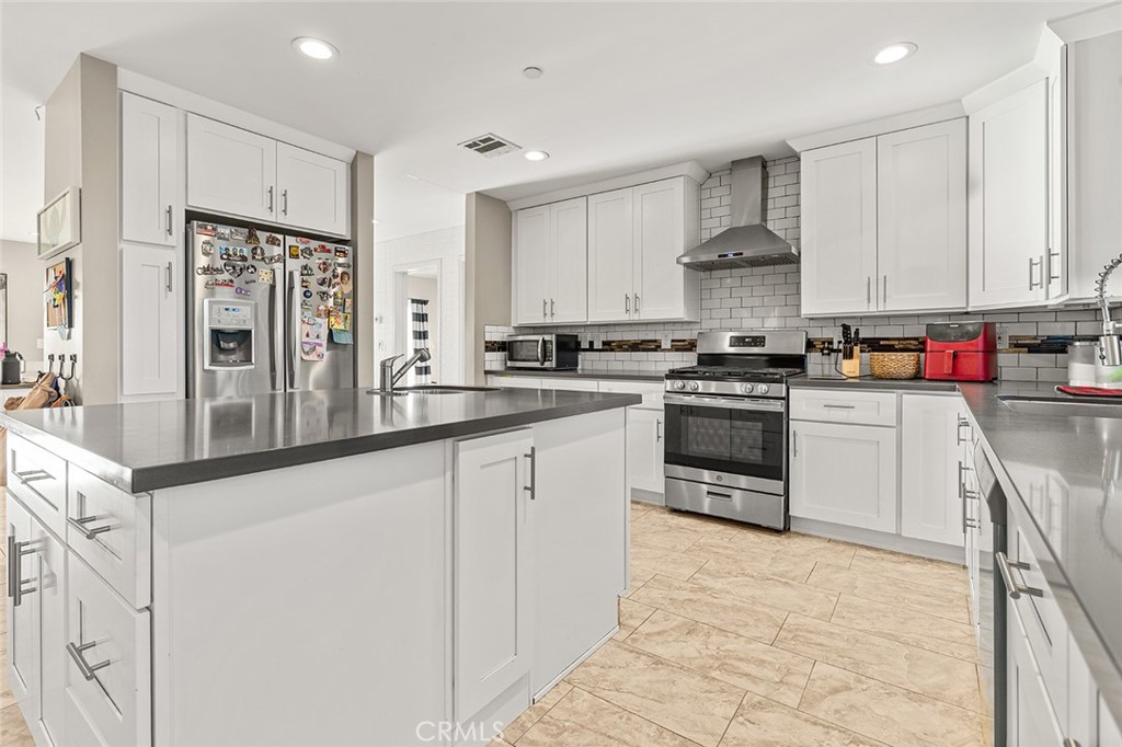47867 80th W Property Photo 10