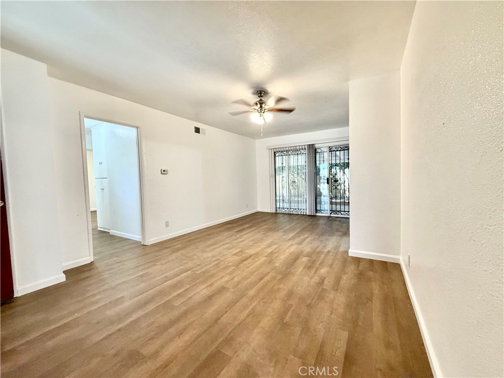 431 E Rosslynn Property Photo 3