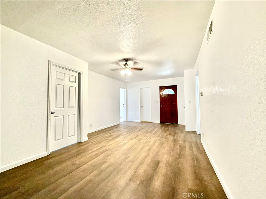 431 E Rosslynn Property Photo 4