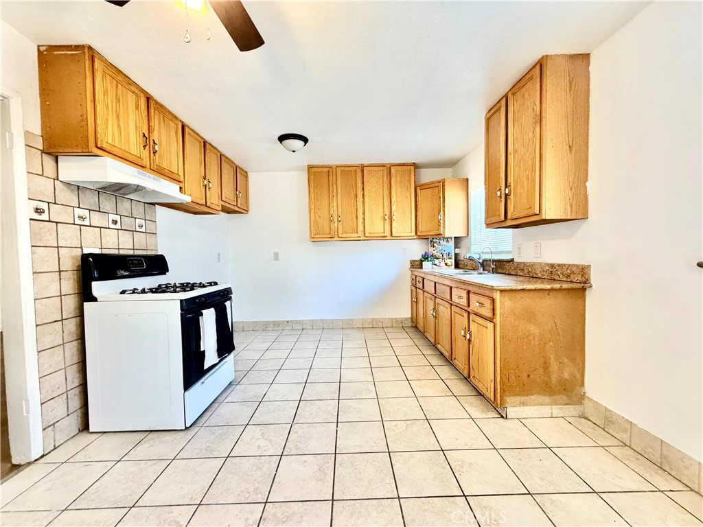 431 E Rosslynn Property Photo 5