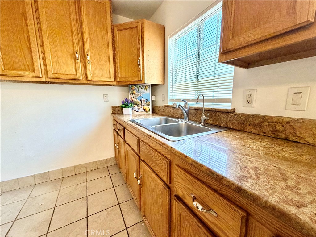 431 E Rosslynn Property Photo 6