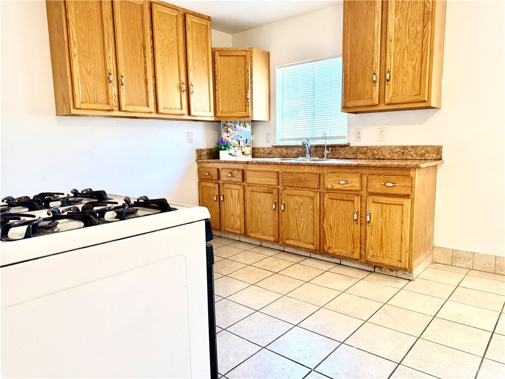 431 E Rosslynn Property Photo 7