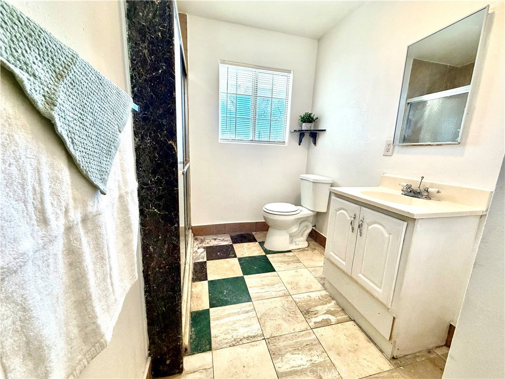 431 E Rosslynn Property Photo 13