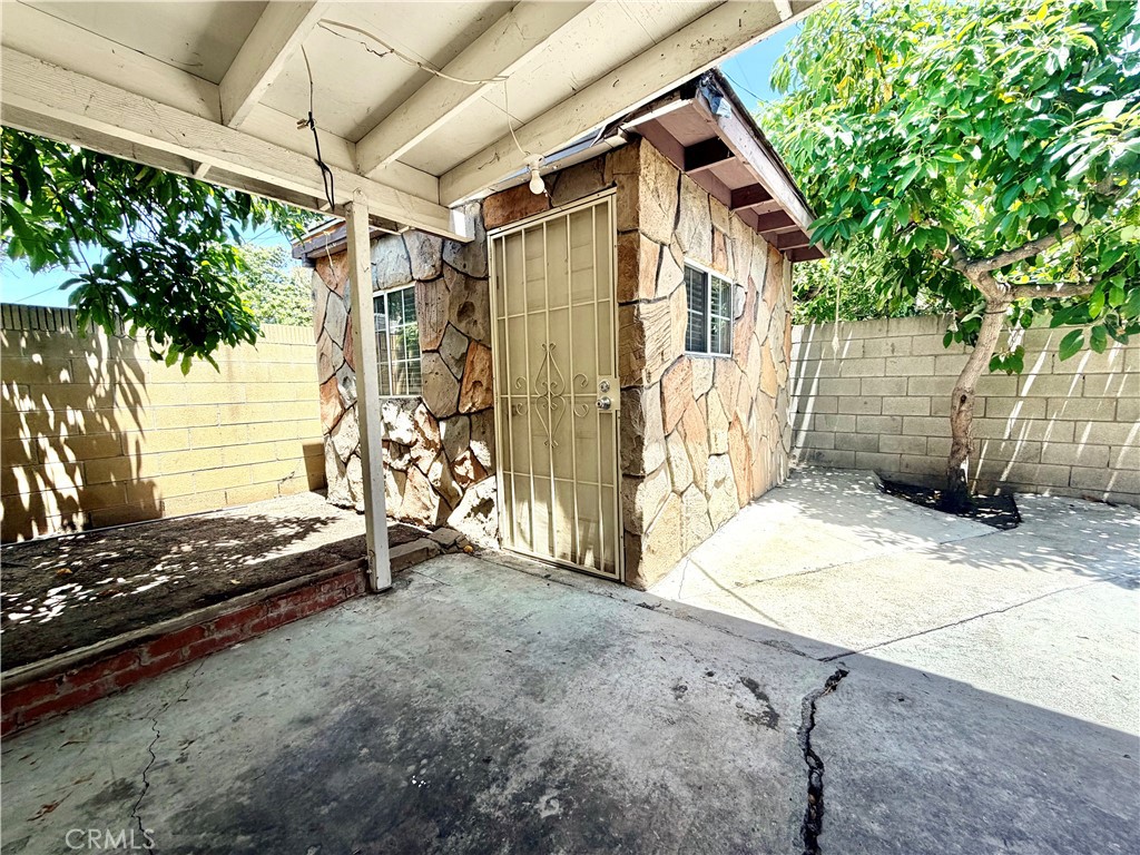431 E Rosslynn Property Photo 18