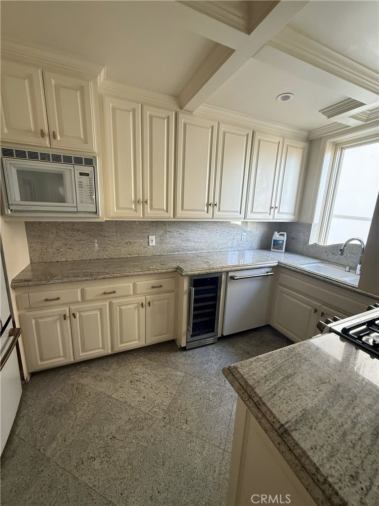 1424 N Crescent Heights Boulevard 20 Property Photo 16