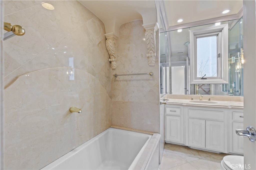 1424 N Crescent Heights Boulevard 20 Property Photo 23