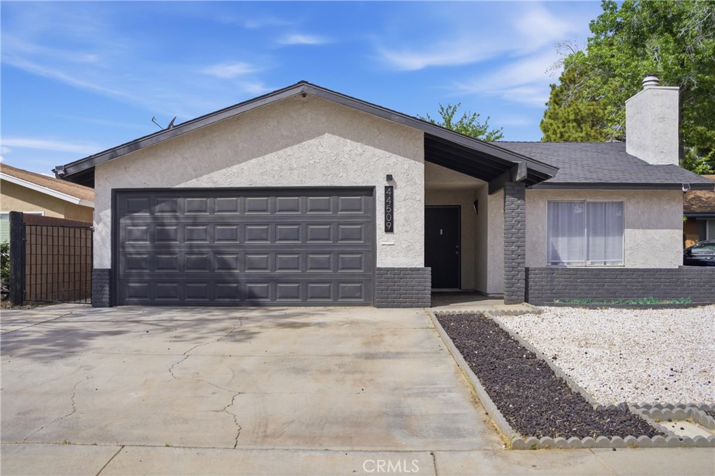 44509 Watford Avenue Property Photo 1