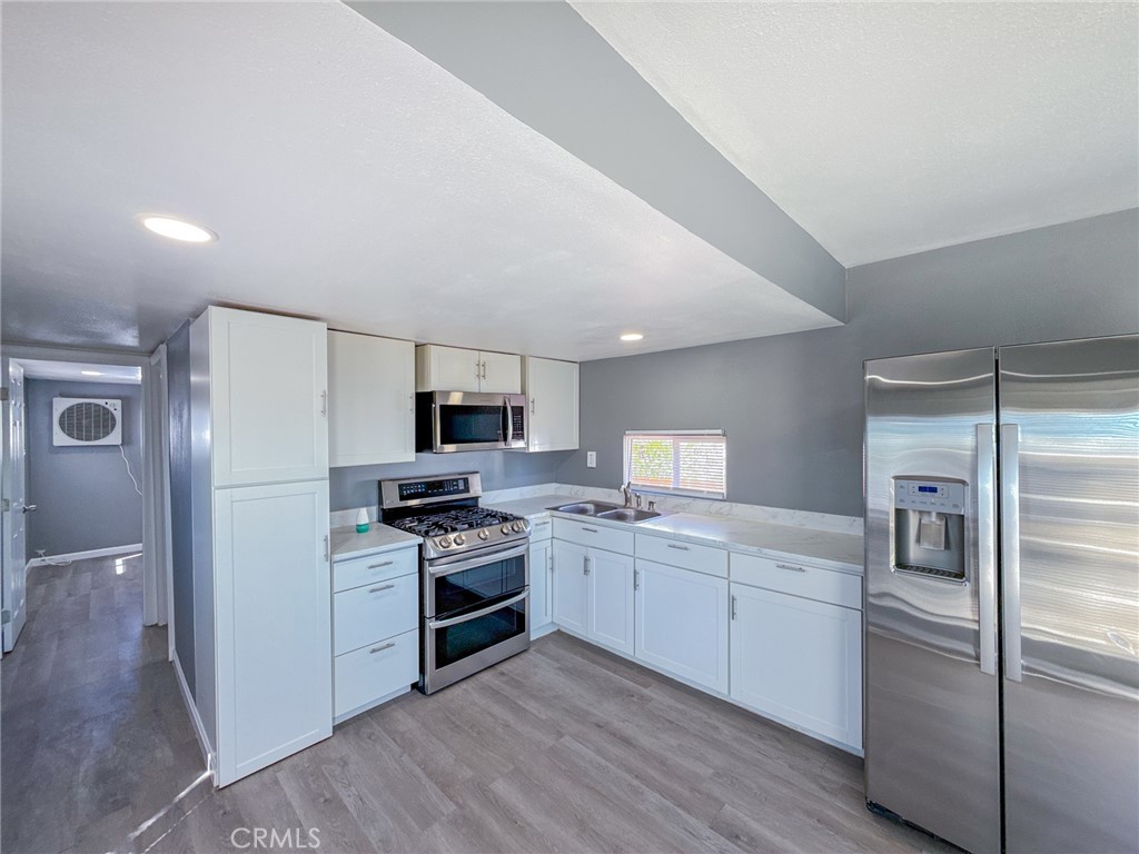 1258 W Rosamond Boulevard 14 Property Photo 8