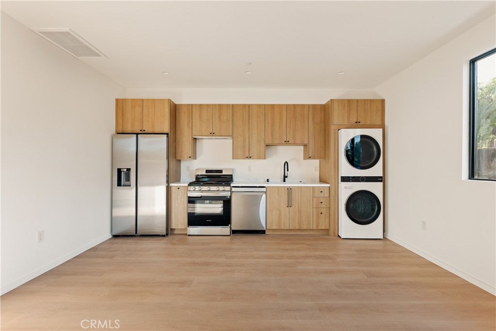 17852 Saticoy Street Property Photo 11