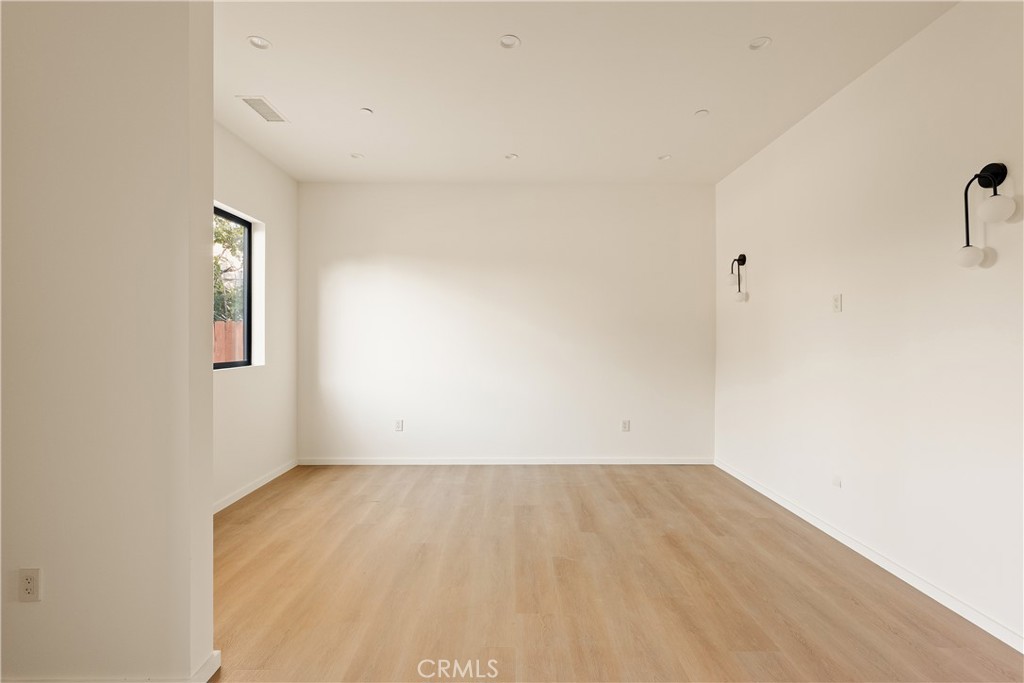 17852 Saticoy Street Property Photo 13
