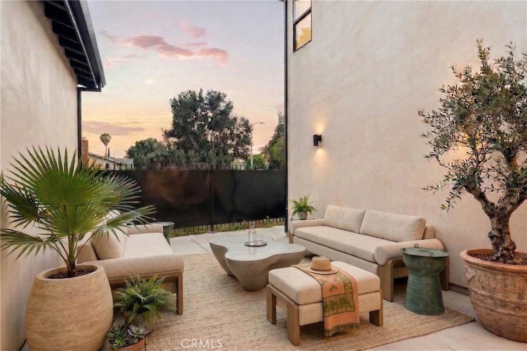 17852 Saticoy Street Property Photo 16