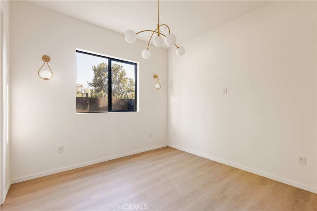 17852 Saticoy Street Property Photo 23