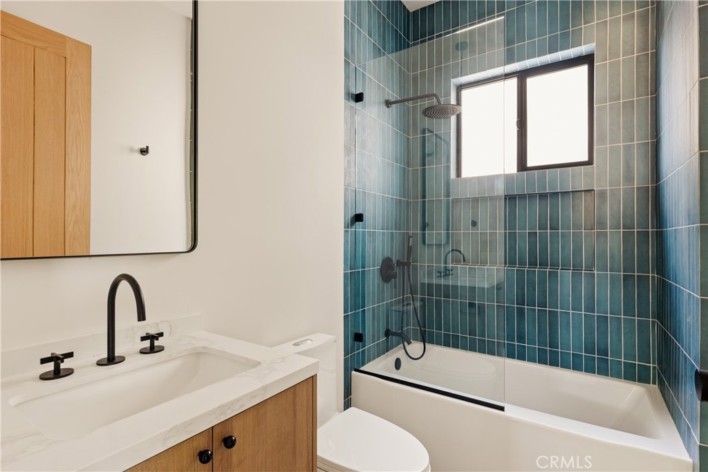17852 Saticoy Street Property Photo 24