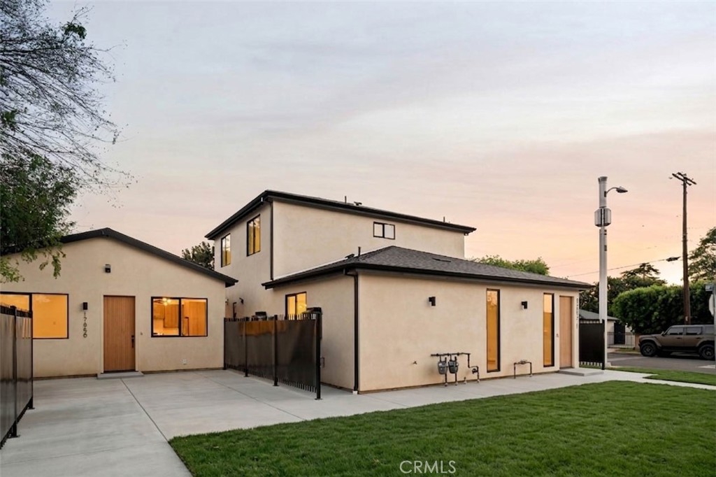 17852 Saticoy Street Property Photo 26