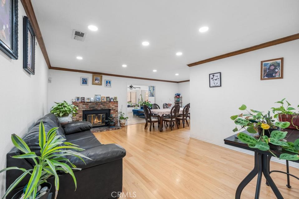 1827 Louise Property Photo 5