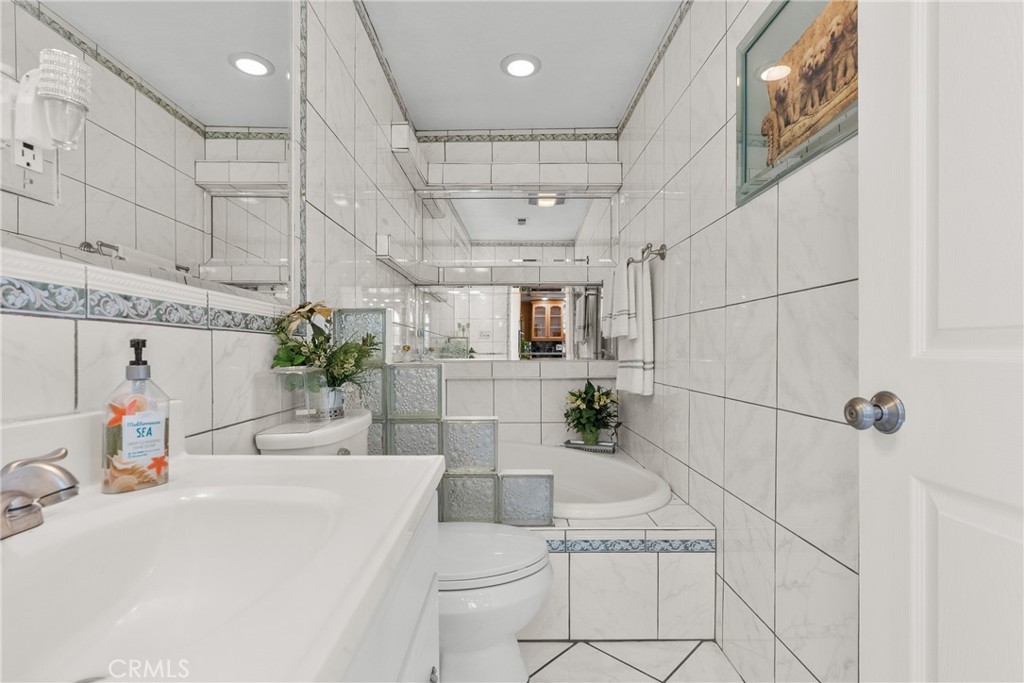 11337 Hayvenhurst Property Photo 30