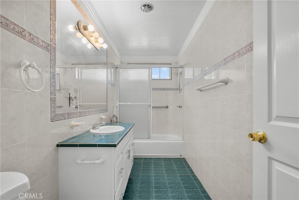 11337 Hayvenhurst Property Photo 34