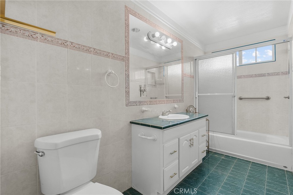 11337 Hayvenhurst Property Photo 35