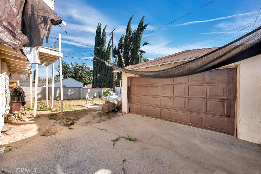 16638 Wyandotte Property Photo 10