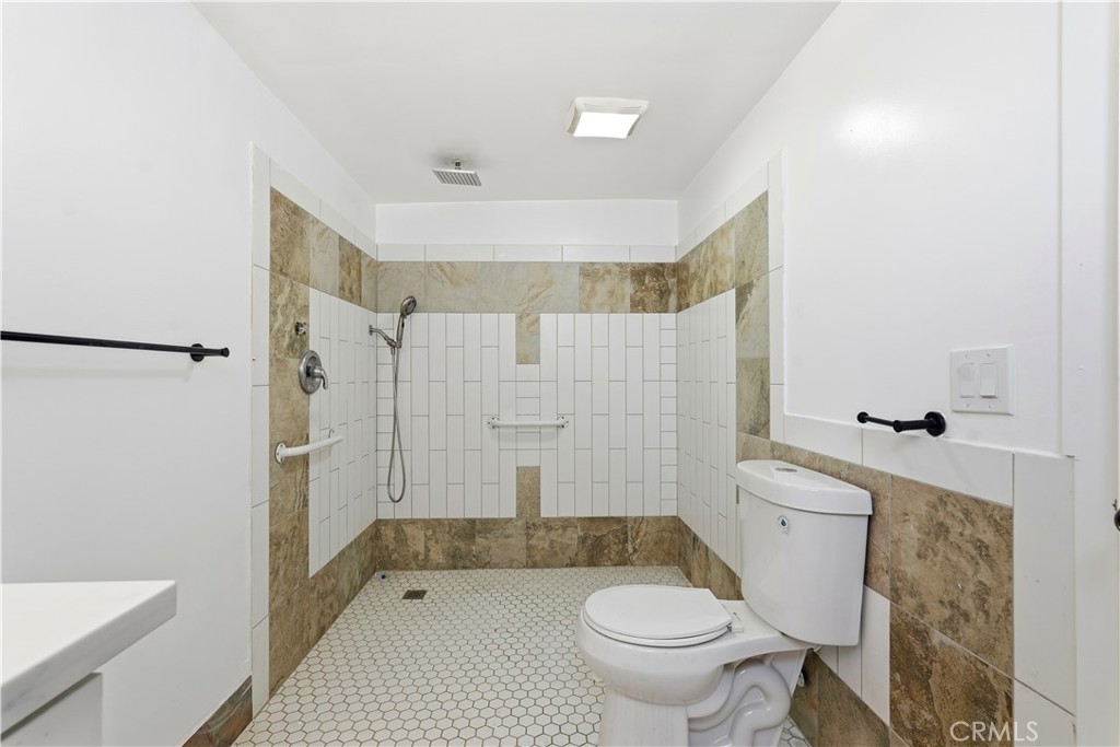 537 N Cummings Street Property Photo 26