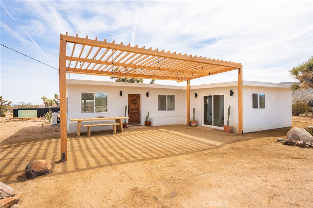 1571 Covelo Avenue Property Photo 2