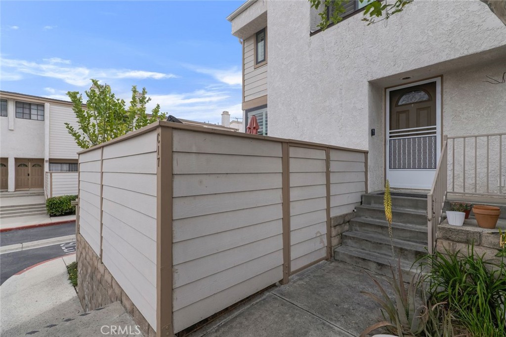 10231 Independence C17 Property Photo 4