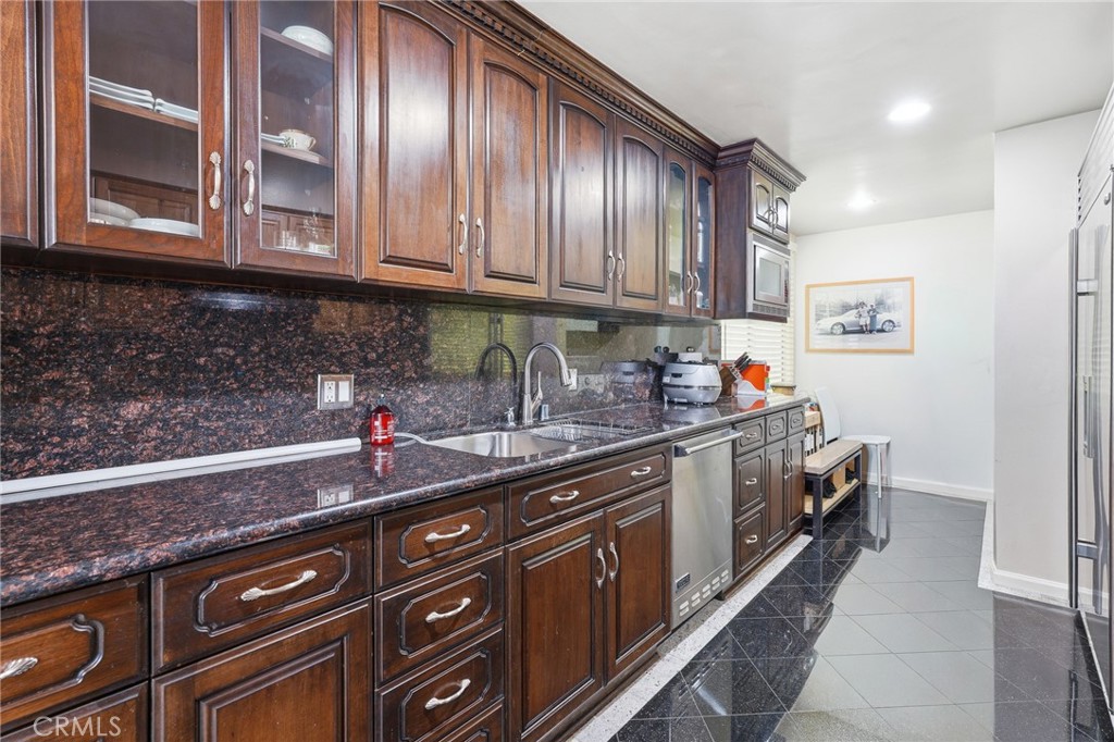 429 N Oakhurst Drive 301 Property Photo 10