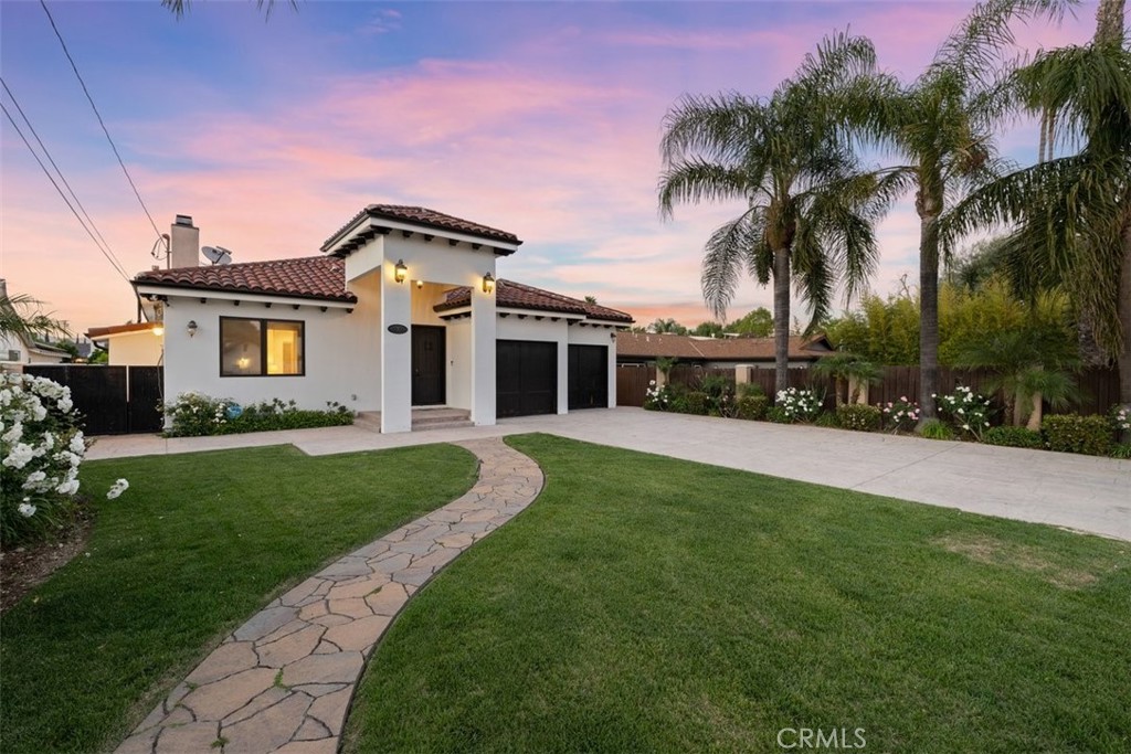 22953 Oxnard Street Property Photo